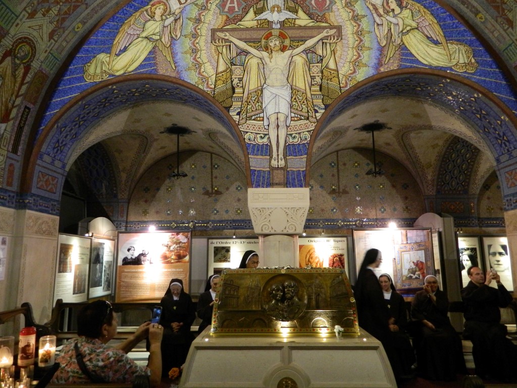 Relikvije svetih roditelja Male Terezije - Louisa i Azelije Martin u kripti Bazilike privlači mnoge molitelje